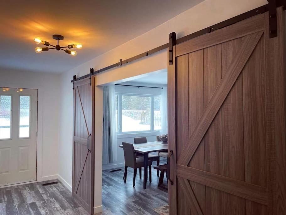 Private Cottage With Huge Private Dog Park! Barrys Bay Extérieur photo