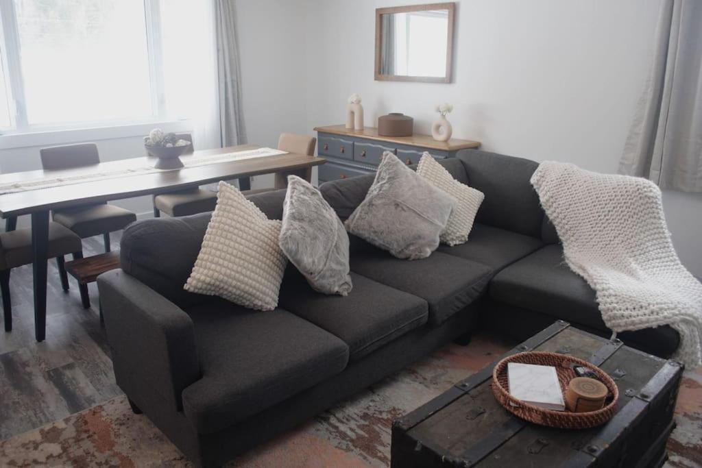 Private Cottage With Huge Private Dog Park! Barrys Bay Extérieur photo
